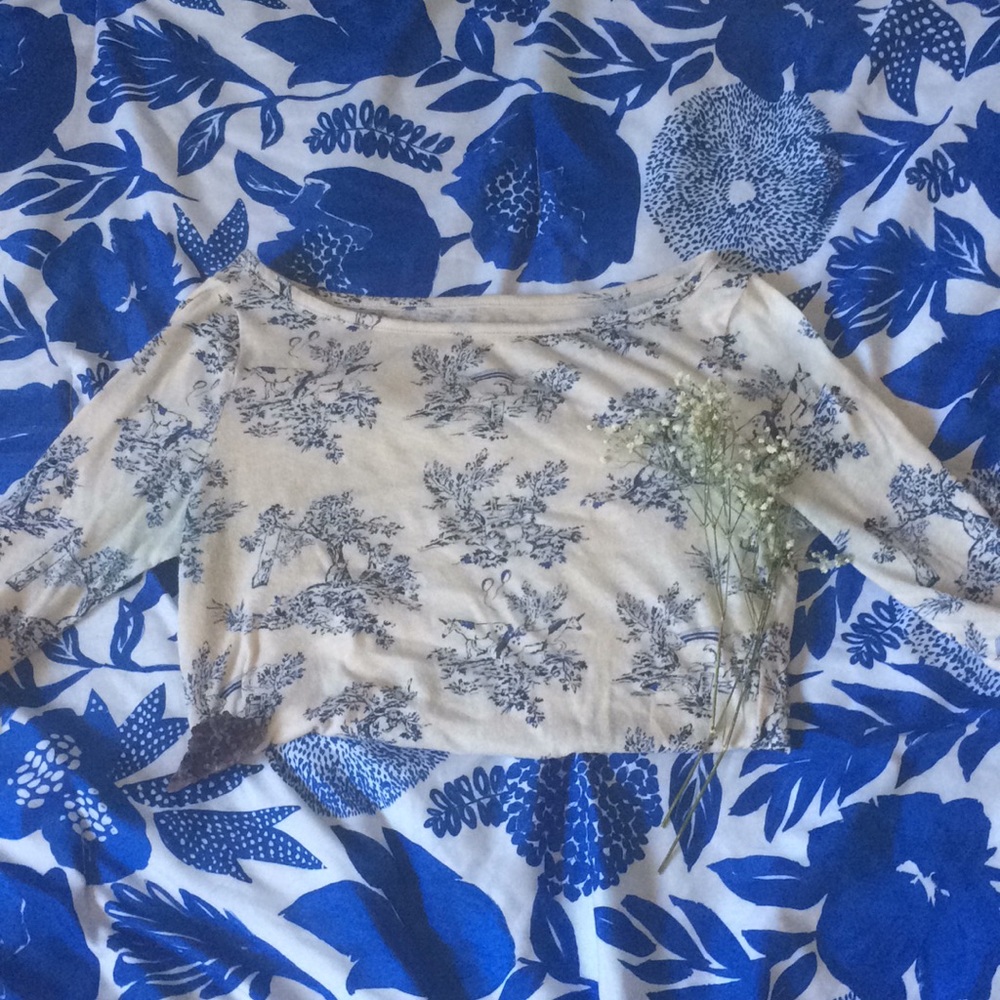 UO 3/4 sleeve T-shirt with animal toile pattern